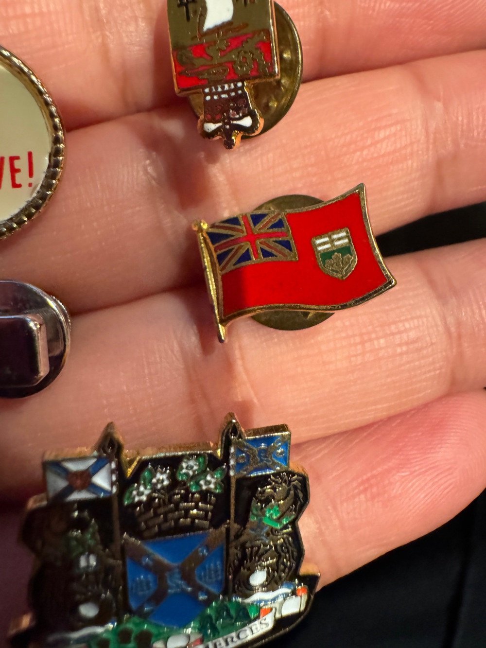4-Piece Vintage Canadian Souvenir Pin Bundle - Picture 5 of 11